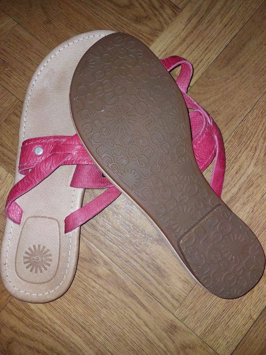 Шкіряні фірмові шльопанці Ugg