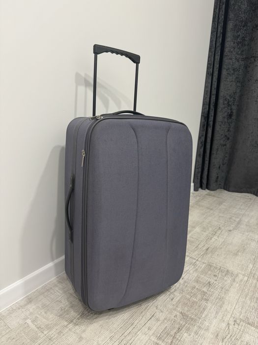 Чемодан дорожний