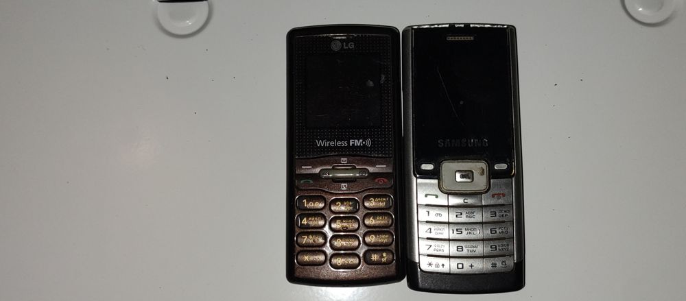 Телефони 2штучкі.