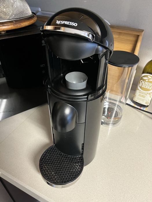 Máquina Nespresso Vertuo Plus Deluxe Black C