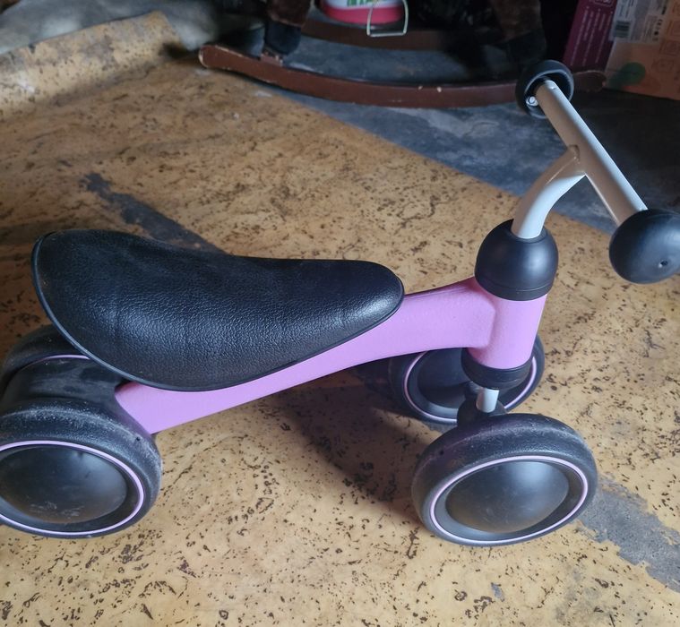 Rowerek biegowy trójkołowy