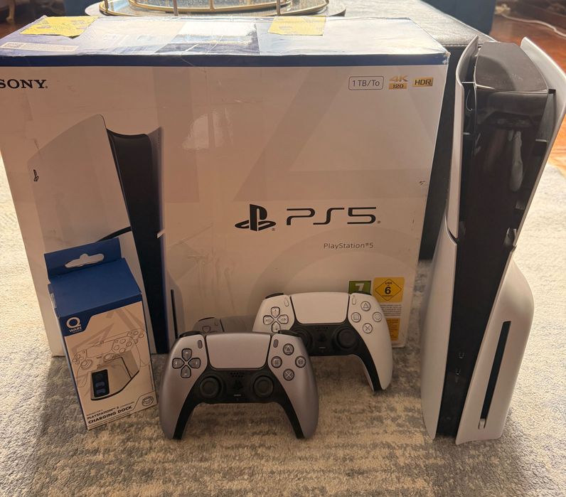 PlayStation 5 1TB + dois comandos