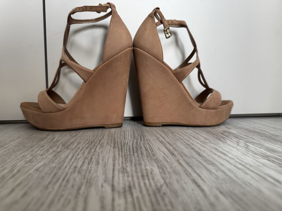 Шкіряні босоніжки на платформі Aldo