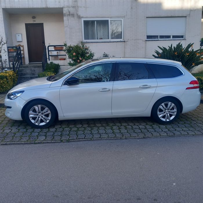 Pegeut 308 SW 2015 super económica