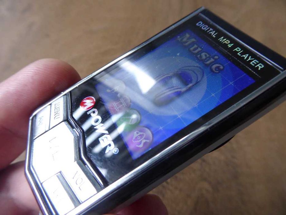 MP3 / MP4 player - radio - ebok - foto - voice recorder - 4GB
