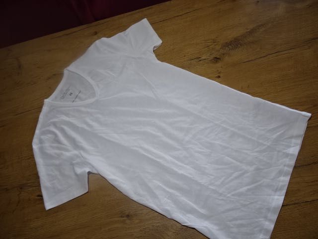 Primark t-shirt w serek nowa XS