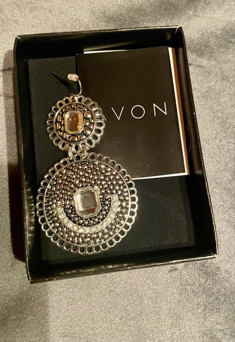 Brincos Avon novos