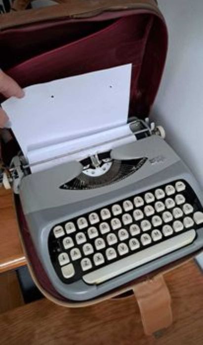 Máquina de escrever marca Royal