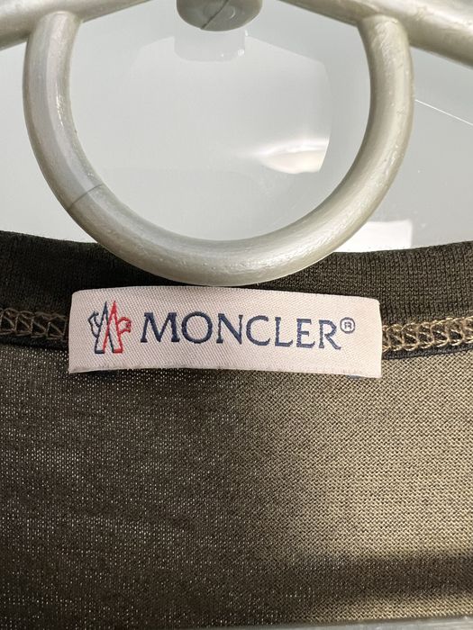 Жіноча оригінальна футболка Moncler розмір s