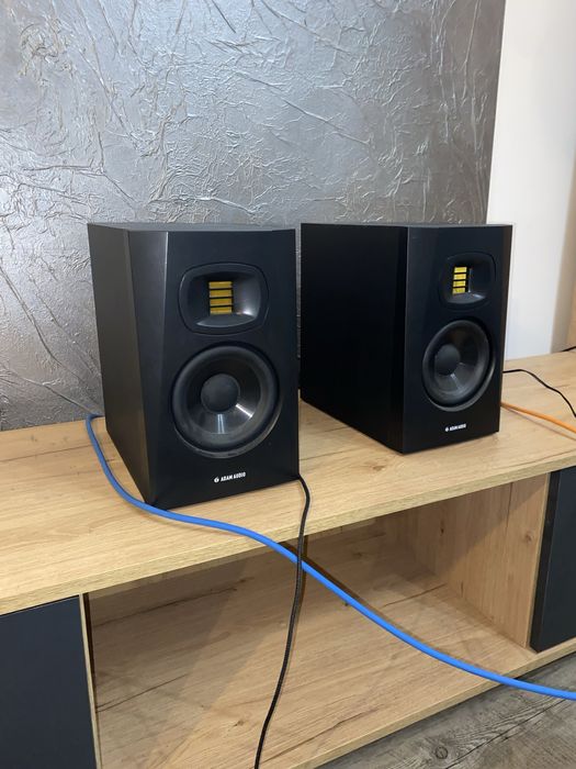 Monitory studyjne Adam Audio T5V