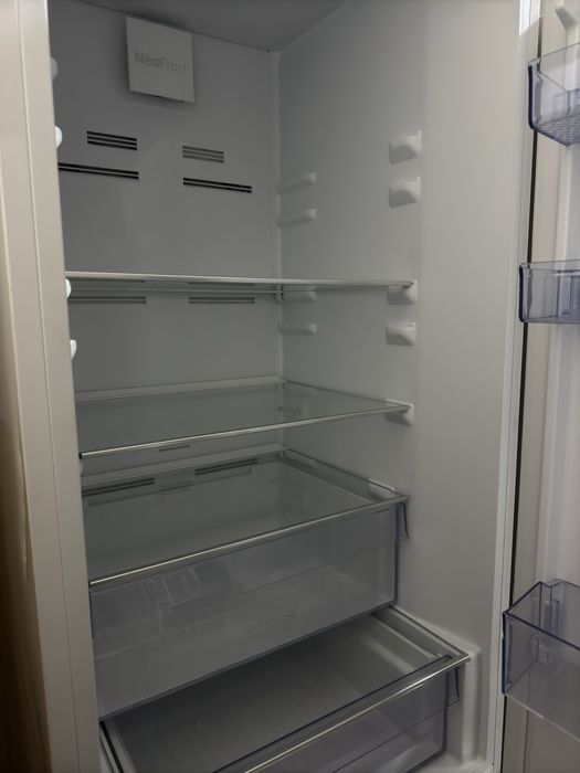 Холодильник з морозильною камерою Beko