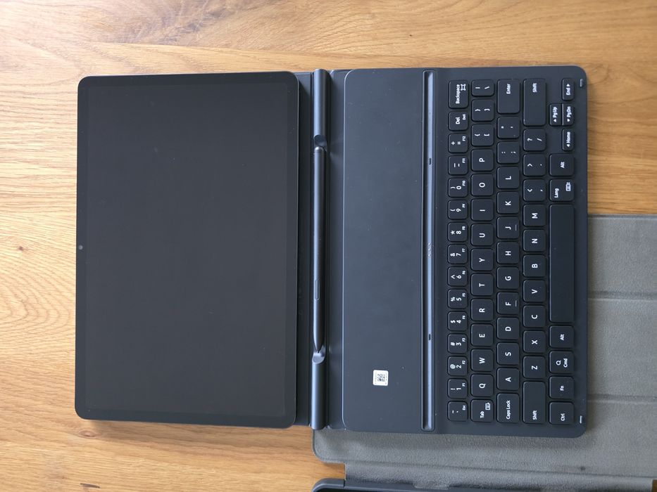 Samsung TAB S8 zestaw z klawiaturą i rysikiem