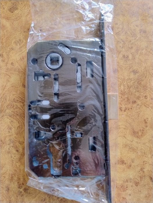 Корпус замка під циліндр