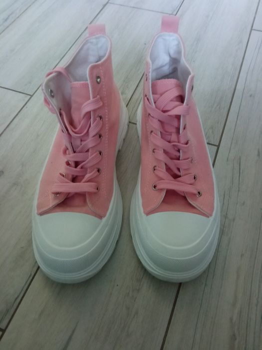 Trampki na koturnie za kostkę