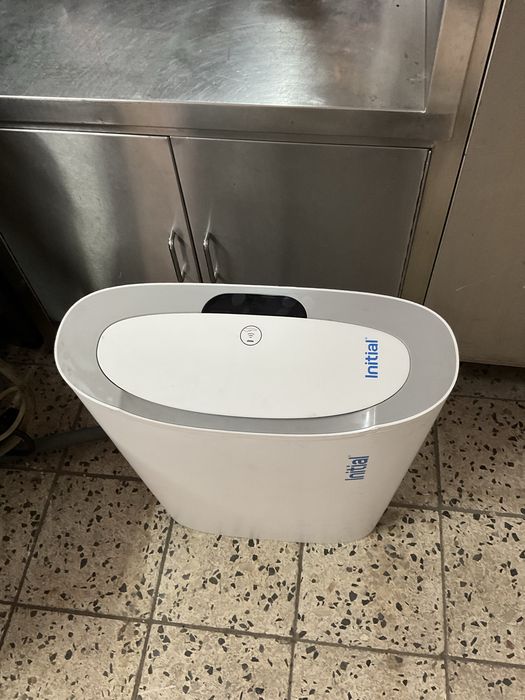 Caixote lixo com abertura eletrica