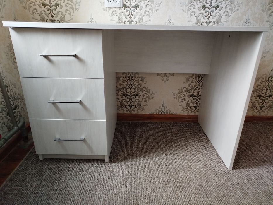 Продам письмовий стіл