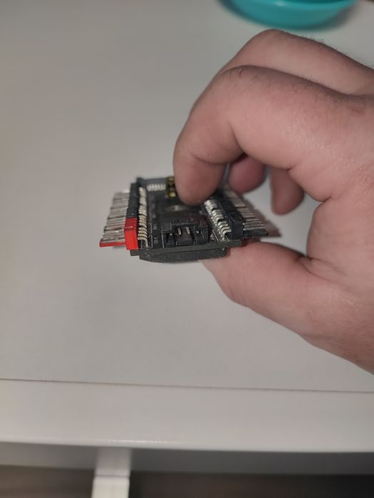 Хаб сплиттер для питания 10 вентиляторов 12В 4pin PWM от Sata, майнинг