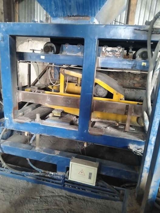 Вібропрес для тротуарної плитки та шлакоблока (лінія) 
Шлакоблока трот