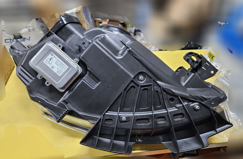 Citroen C4 Picasso Grand nowa przednia lewa lampa Bi-xenon Hella