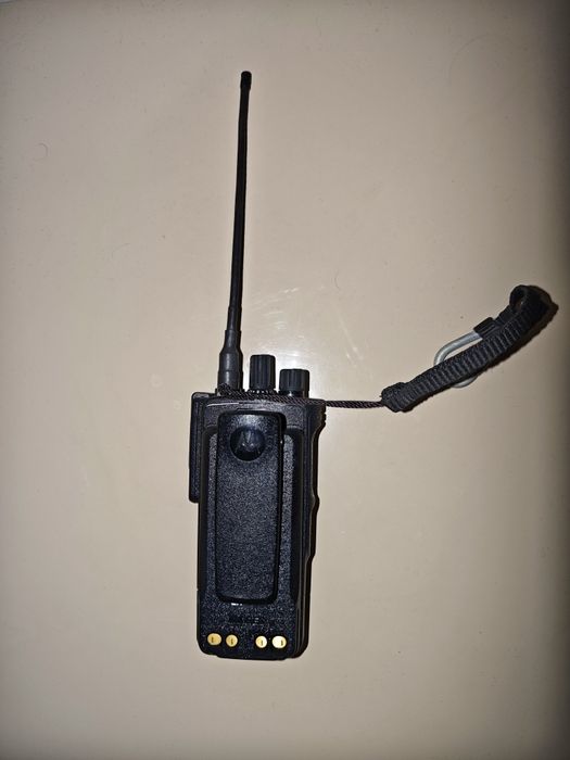 Портативна цифрова рація Motorola  у хорошому стані.