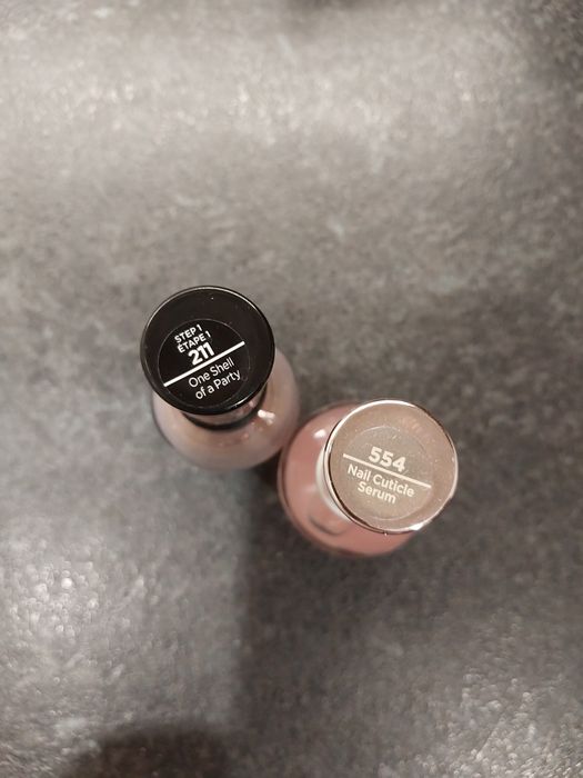 Lakiery  Sally Hansen