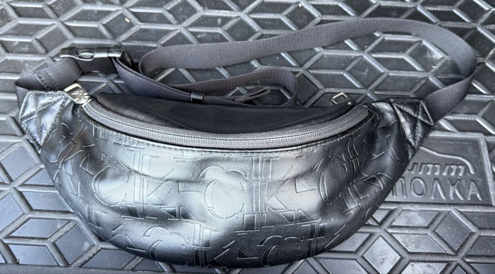 Сумка-бананка Calvin Klein