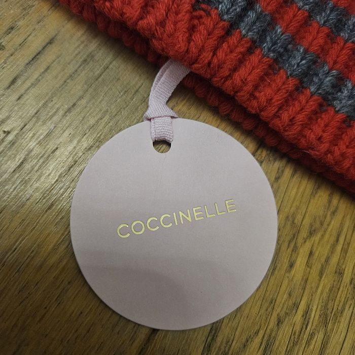 Nowa czapka Coccinelle z wełną merino i kaszmirem