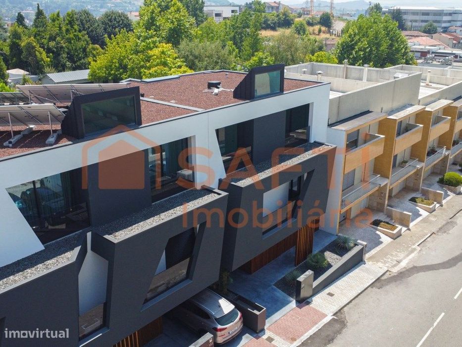 Moradia com Piscina em Azurém: Onde a História e o Design Contempor...