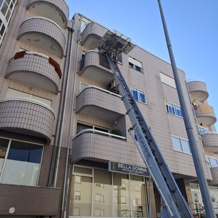 Mudança com ajuda de grua