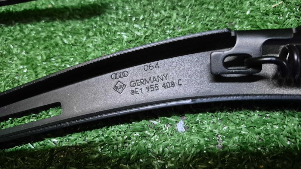 Hastes Escovas Limpa Para-Brisas / Traseira Audi A4 B6 B7 8E Originais - Excelente Estado