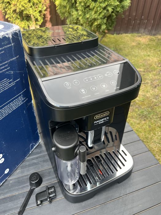 Автоматична кавомашина Delonghi Magnifica EVO 2024 рік  із Німеччини