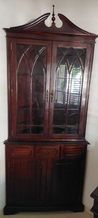 Cantoneira em folha de nogueira