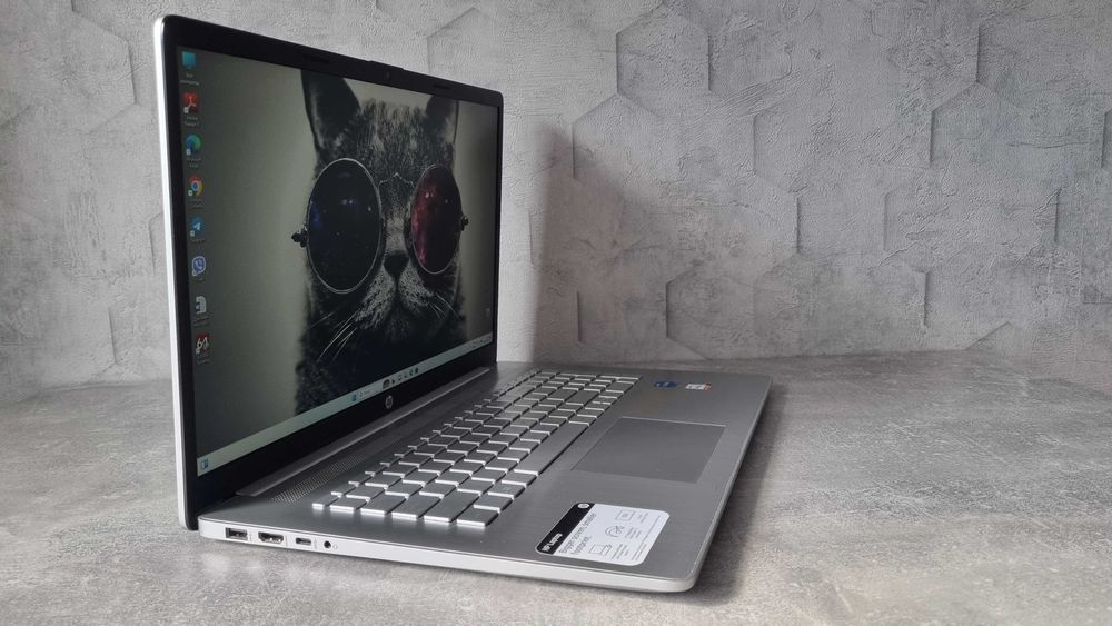 ТОП ЦІНА HP 17.3 CNXXXX I5 - 1235U DDR4 - 16 SSD M2 NVMe 512GB IRIS XE