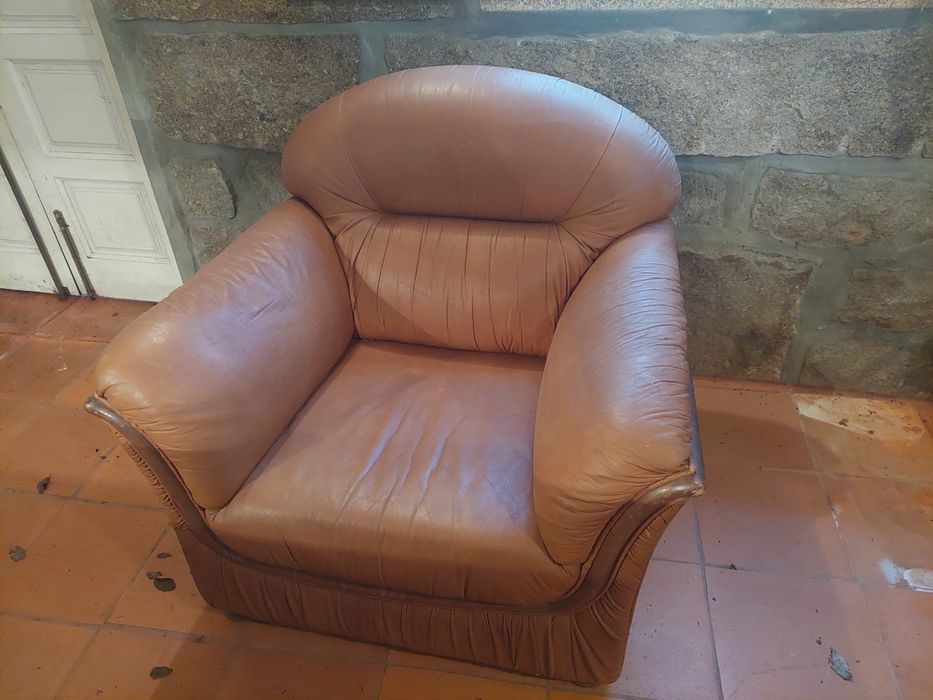 Conjunto de sofás em pele