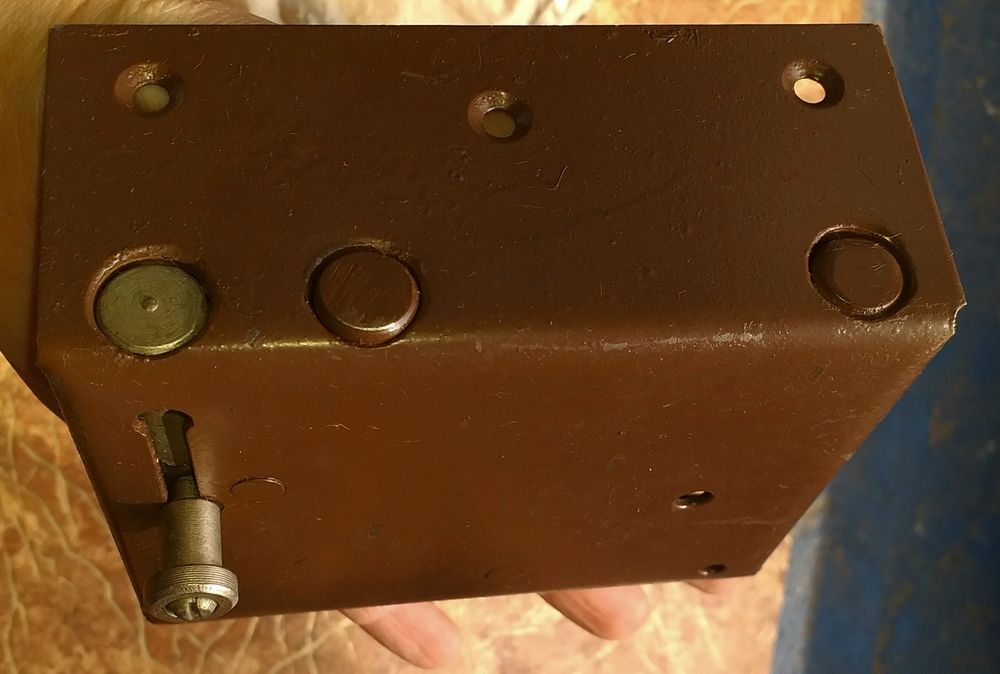 Продам замок Конотоп  старого образца на гараж старого образца.