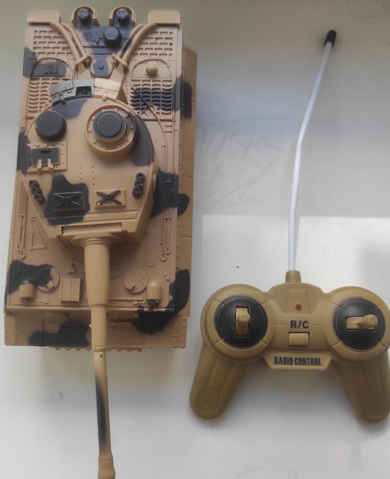 Танк на радіоуправлінні.