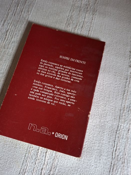 Dois livros de Modesto Navarro por sete euros