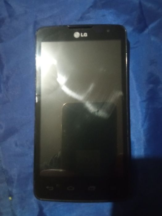 Продам телефон LG x135
