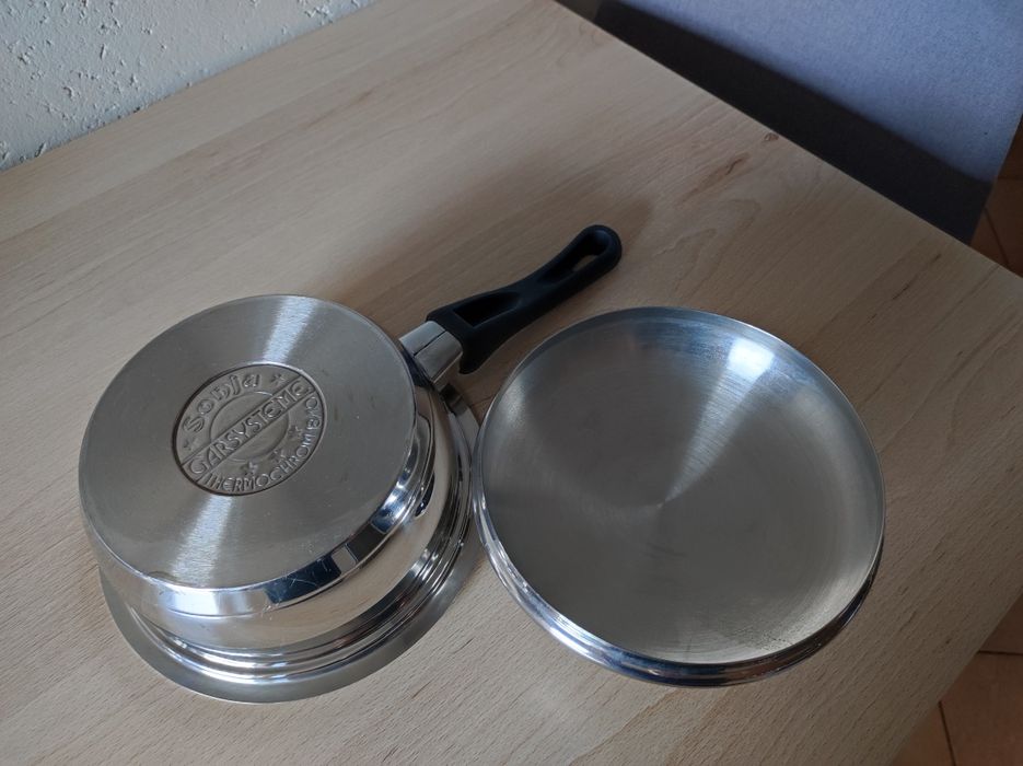 Rondelek z pokrywką.