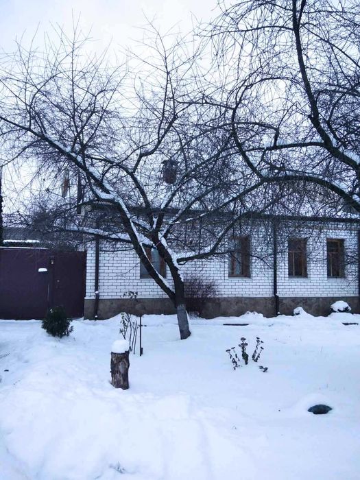 Продается пол дома в районе метро Киевская(10 мин,пешком)