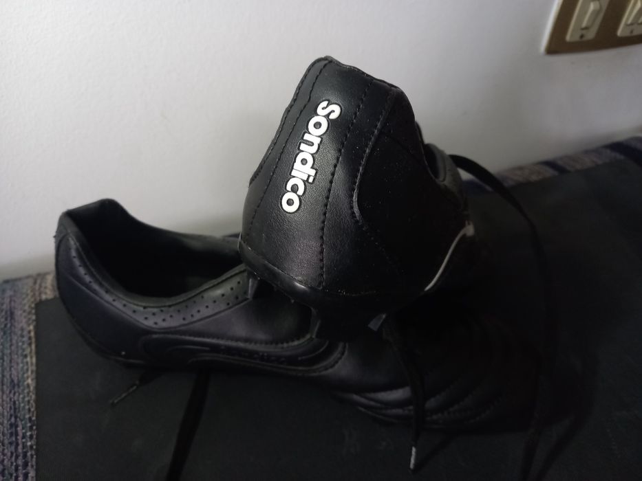 Chuteiras Sondico Strike