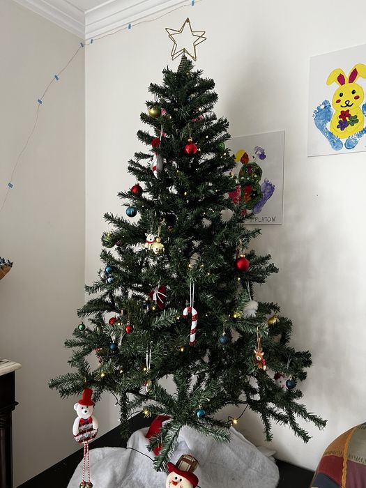 Árvore de Natal artificial em muito bom estado