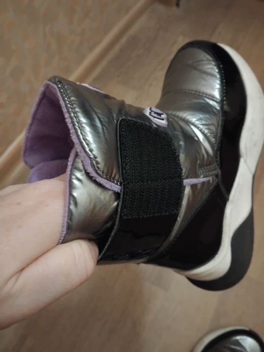 Продам дутики,ботинки.