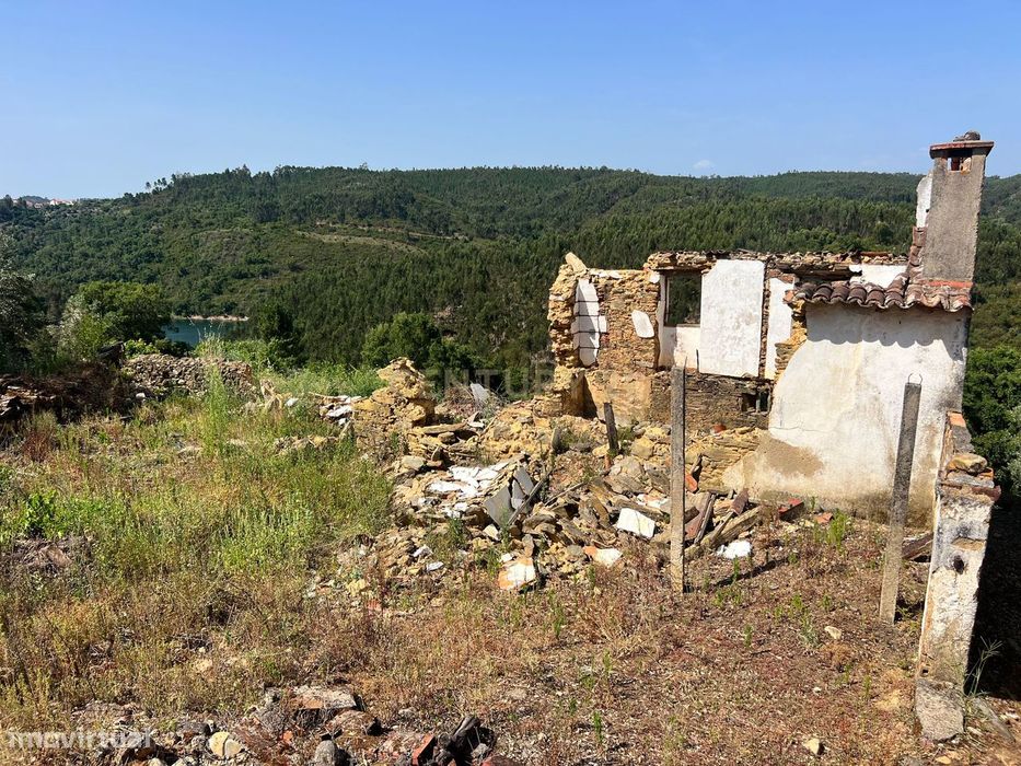 Casa em pedra, reconstrução total 126m2 e terreno com 2.120m2