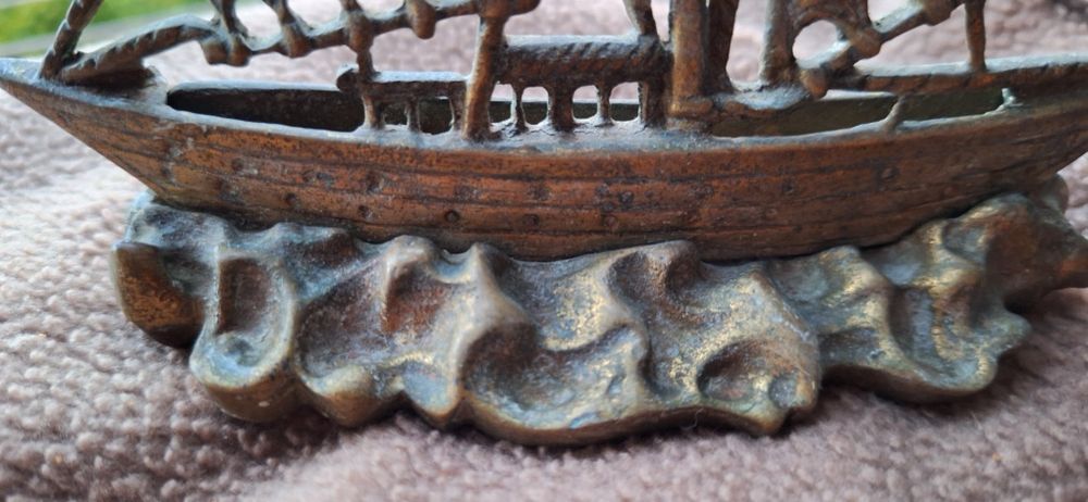 Caravela bronze maciço vintage anos 50  2 velas com a cruz de Cristo