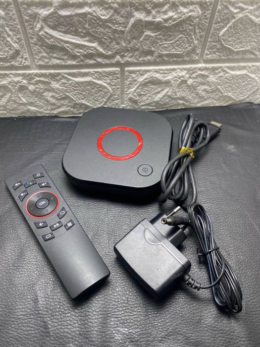 Смарт ТВ-приставка Infomir MAG 425A, работающий на базе Android TV.