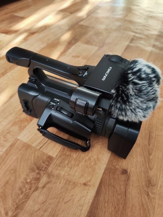 Відеокамера SONY NXR-NX 100.