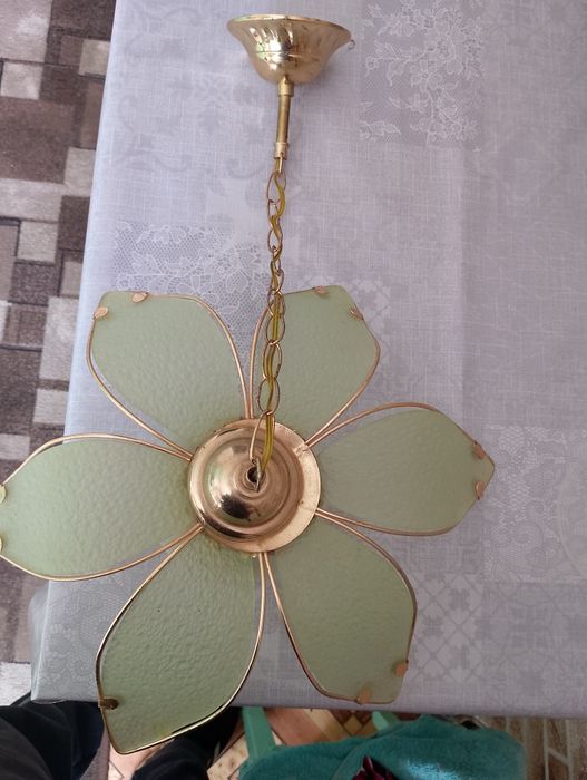 Люстра потолочна та на стінна