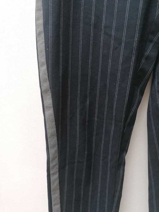 Calças Azuis Escuras às riscas