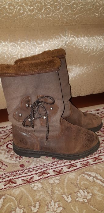 Віддам безкоштовно взуття